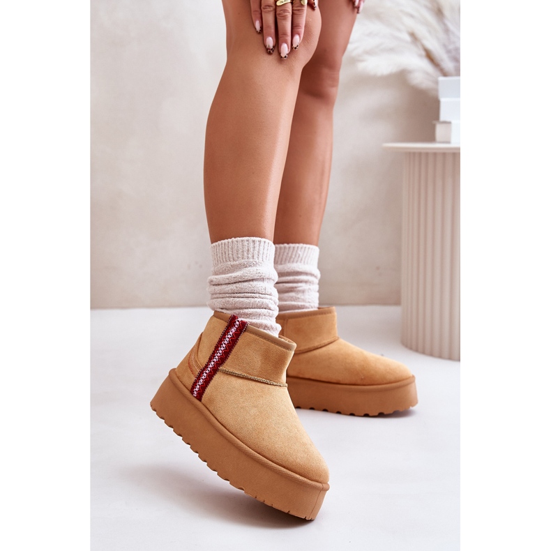Stivali da neve Lomessa color cammello isolati da donna su piattaforma beige 2