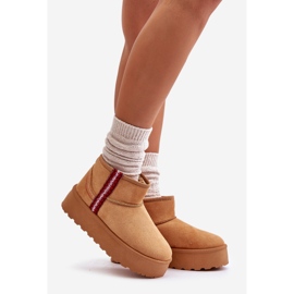 Stivali da neve Lomessa color cammello isolati da donna su piattaforma beige 1