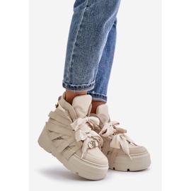 Sneakers da donna in pelle su una piattaforma massiccia CheBello 4561 Beige 1