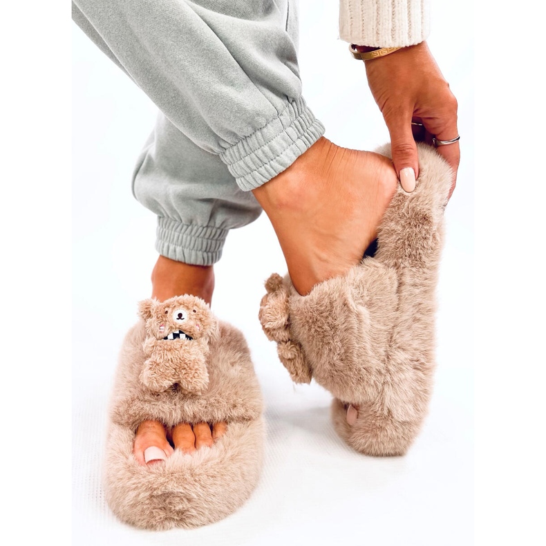 Pantofole in pelliccia Bando Khaki con orsetto beige 2