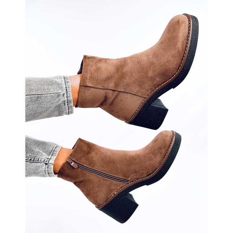 Stivaletti Eliza Khaki in pelle scamosciata con tacco largo beige 1