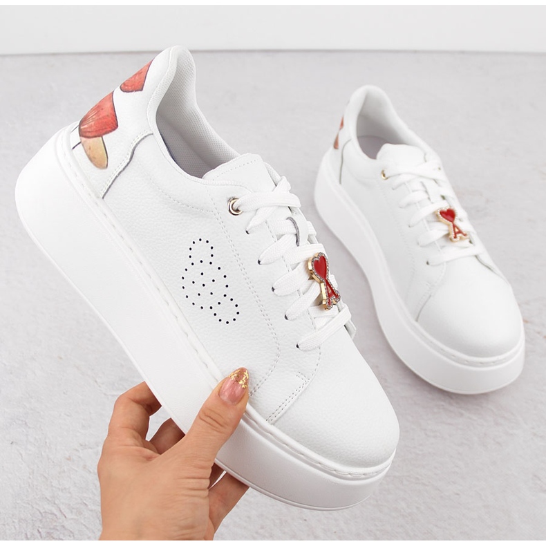 Scarpe sportive in pelle su plateau, bianco Vinceza 89101 1