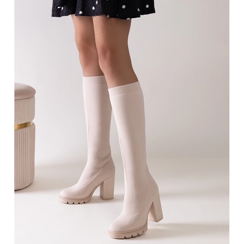 Stivaletti slip-on Saria beige con tacco alto 1