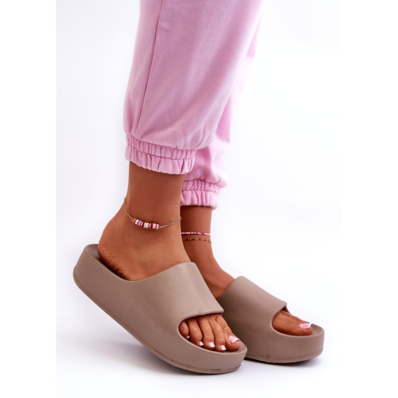 NEWS Infradito da donna con piattaforma in schiuma Airaplea marrone beige 3
