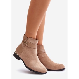 Stivali da donna isolati beige con tacco piatto con dettaglio dorato Ravasira 1