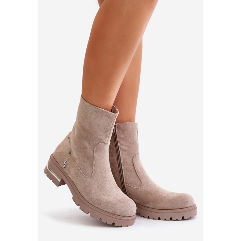 Stivali da donna isolati Narilie beige realizzati in pelle scamosciata ecologica con cerniera 1