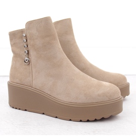 Stivaletti da donna in pelle scamosciata su spessa piattaforma, beige Potocki 11305 2