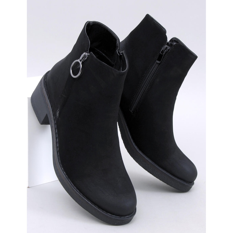 Stivaletti Levere in nabuk nero con tacco basso 1