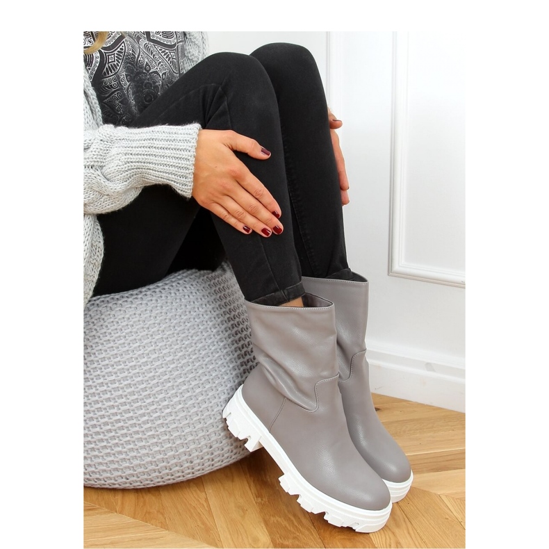 Stivaletti grigi con tomaia dritta QT19P Grigio - Inello 2