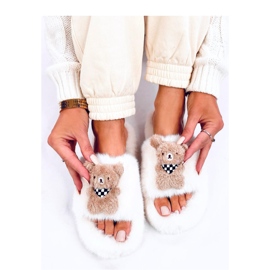 Pantofole in pelliccia beige con orsetto 2