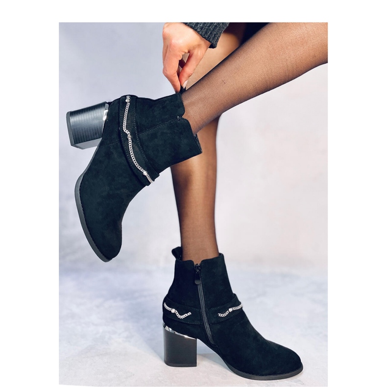 Stivaletti con tacco in camoscio nero 2