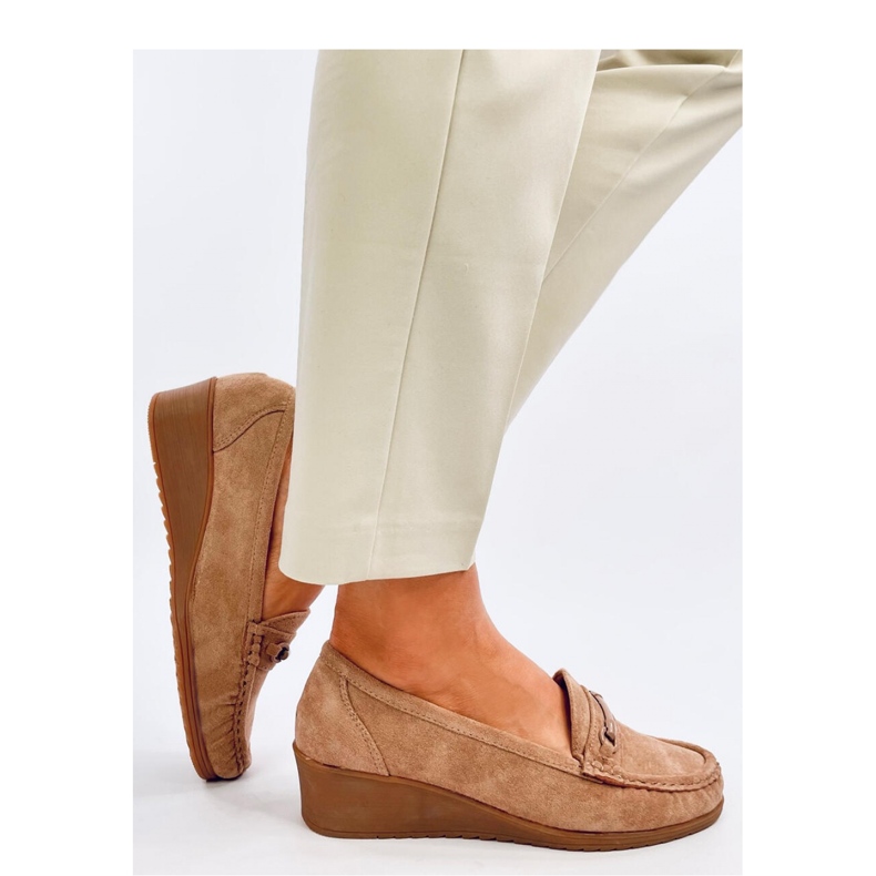 Mocassini con zeppa color kaki beige 1