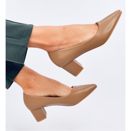 Décolleté color kaki con tacco basso marrone 1