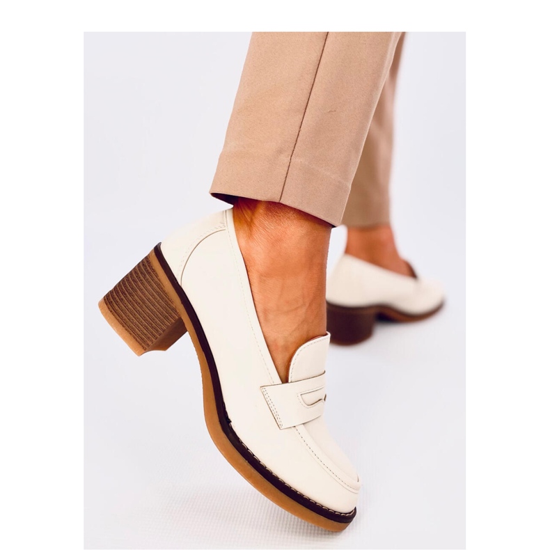 Mocassini beige con tacco alto 1