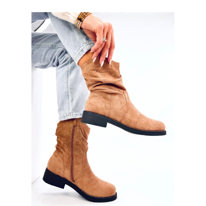 Stivaletti piatti in pelle scamosciata Vashtis Camel - Inello marrone 1