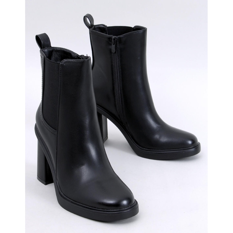 Stivaletti Chelsea neri di Lilley con tacco alto nero 1