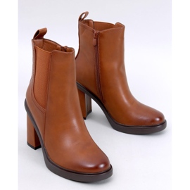 Stivaletti Chelsea Lilley Camel con tacco alto marrone 1