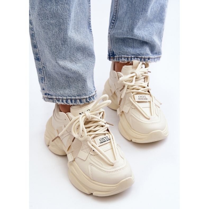 Scarpe sportive beige con suola massiccia 1