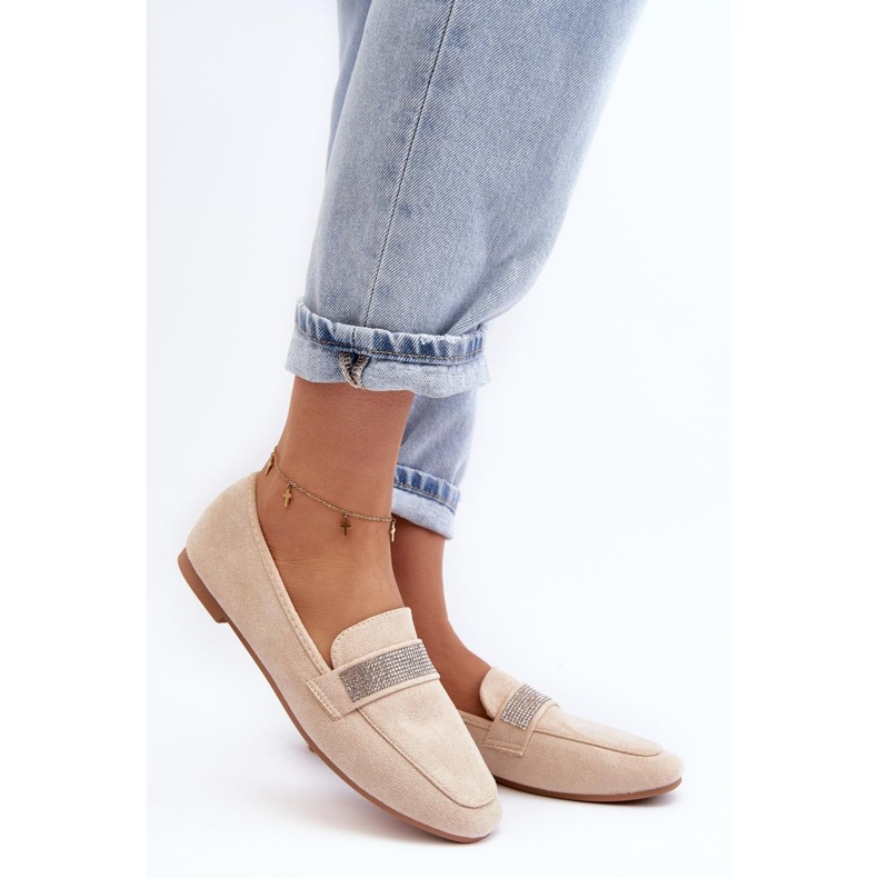Mocassini da donna beige con riga decorativa 1