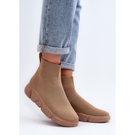 Scarpe sportive beige con calzino marrone 1