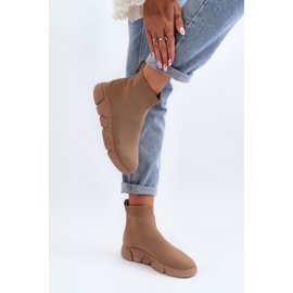 Scarpe sportive beige con calzino marrone 2