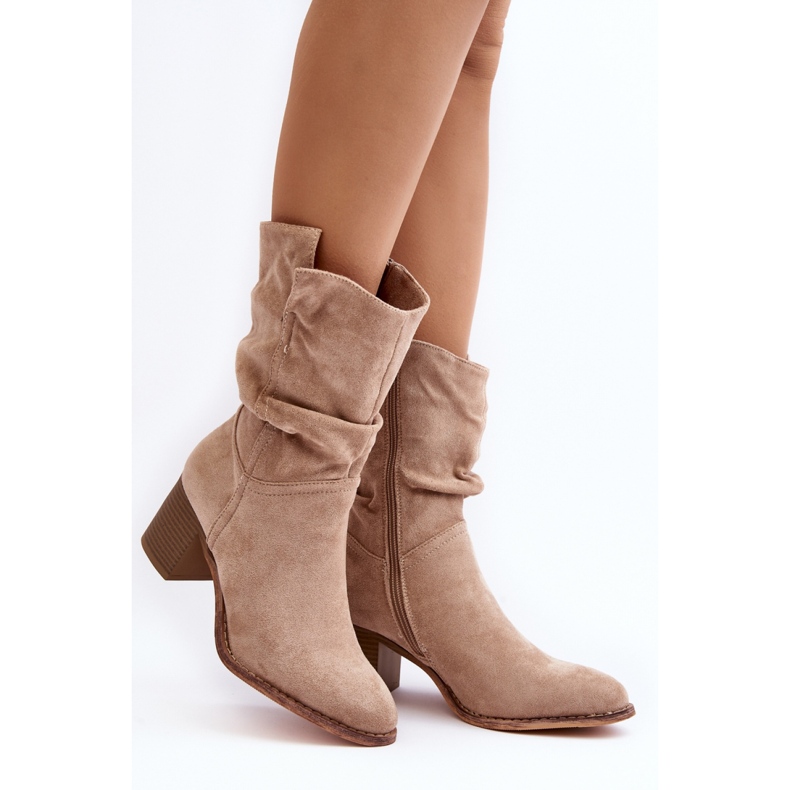 Stivaletti da donna beige con tomaia arricciata 1