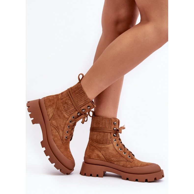 Stivali da donna realizzati in ecopelle scamosciata marrone 2