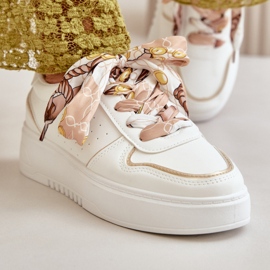 Sneakers da donna con eco pelle e decorazione bianca 1