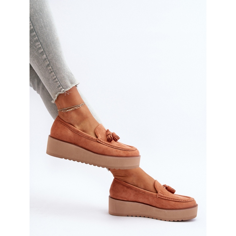 Mocassini da donna realizzati in eco suede su plateau arancia 1