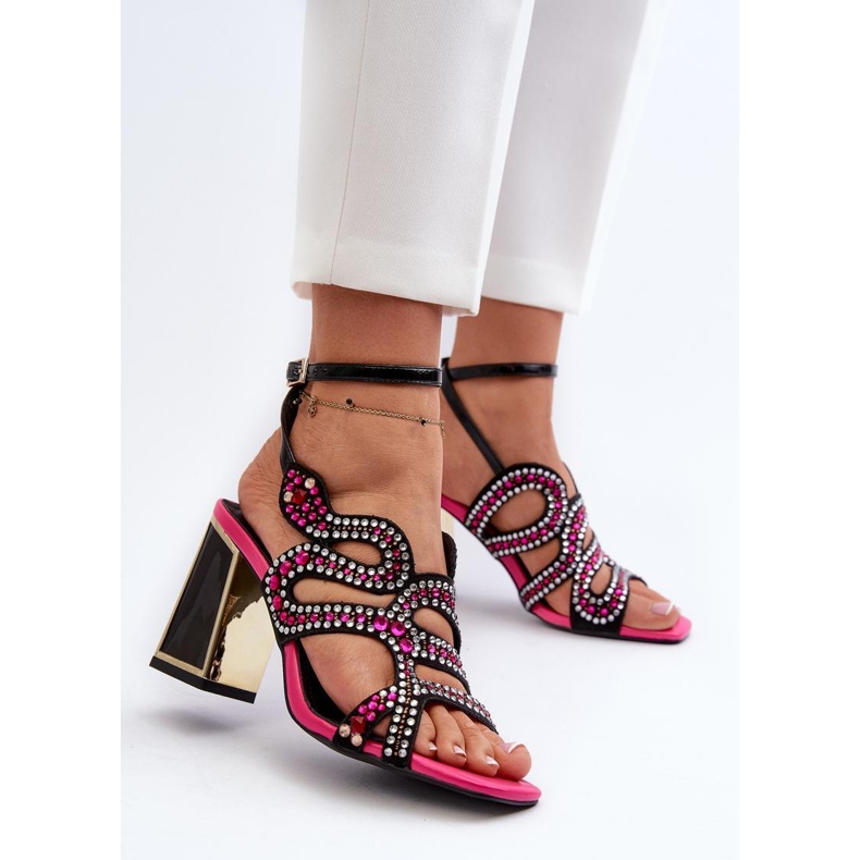 Sandali da donna con decorazione sul tallone nero 1