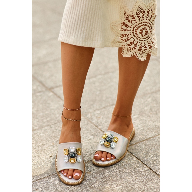S. BARSKI Sandali bassi da donna con decorazioni beige 2
