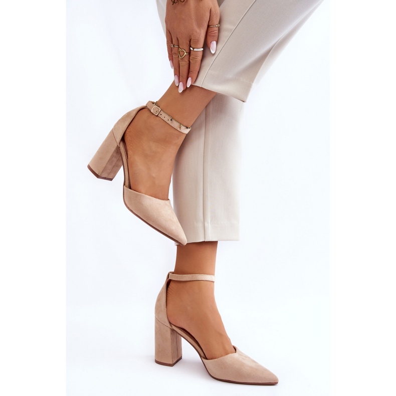 Décolleté da donna realizzate in eco-camoscio QA203P, colore beige 1