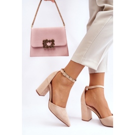 Décolleté da donna realizzate in eco-camoscio QA203P, colore beige 2