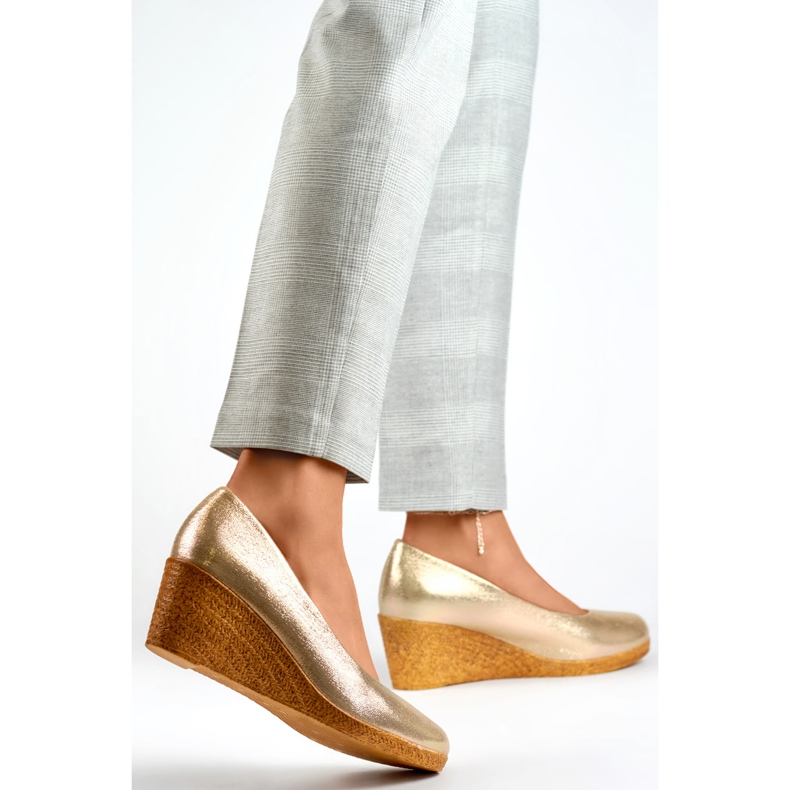 Décolleté con zeppa da donna GD-651A-L.GO d'oro 1
