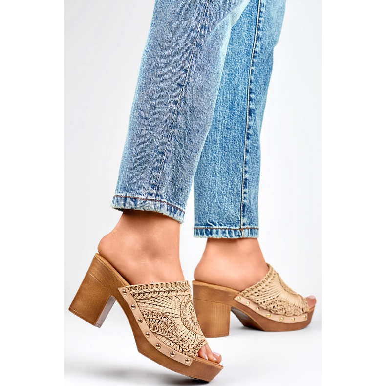 Infradito da donna C388BE, beige 1