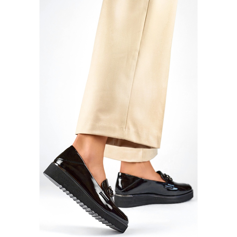 Scarpe verniciate da donna 24-58284B nero 1