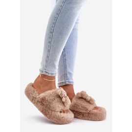 Pantofole in pelliccia da donna beige con orsacchiotto Romania 1