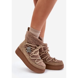 Stivali da neve in pelle di pecora marrone Almatiza da donna con spille e pelliccia beige 1