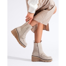Goodin Stivaletti Chelsea in pelle scamosciata color crema con zeppe di Shelovet beige 1