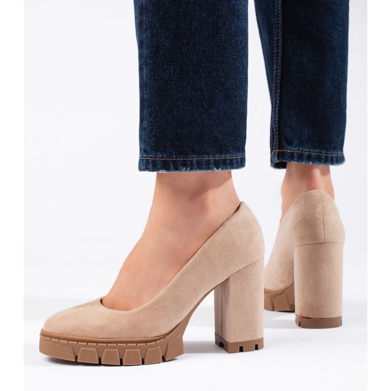 Décolleté da donna con tacco alto in camoscio beige 2