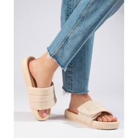 Ciabatte in velcro da donna beige di Shelovet 2