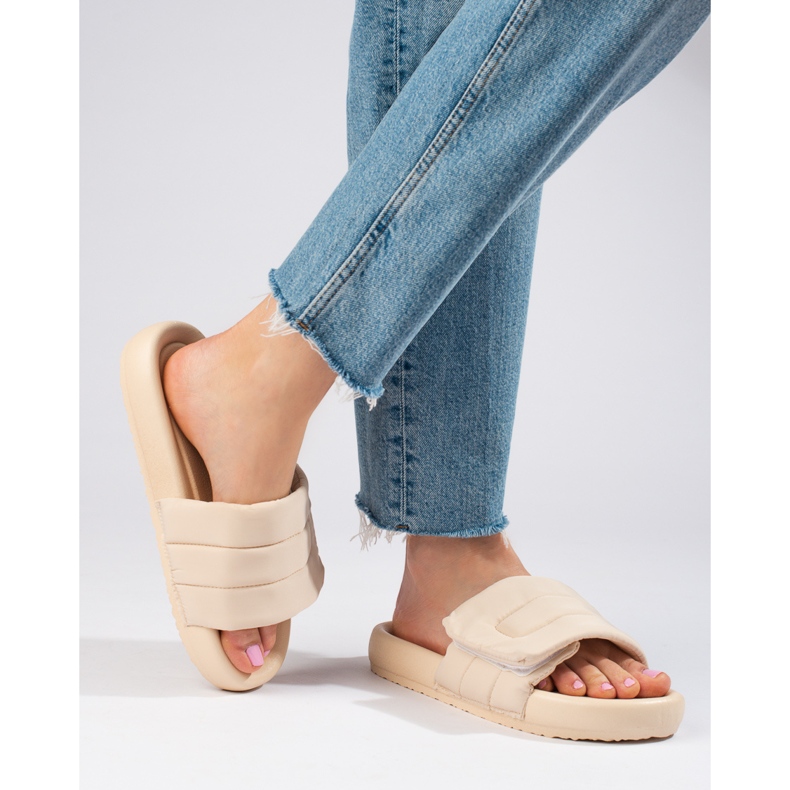 Ciabatte in velcro da donna beige di Shelovet 2