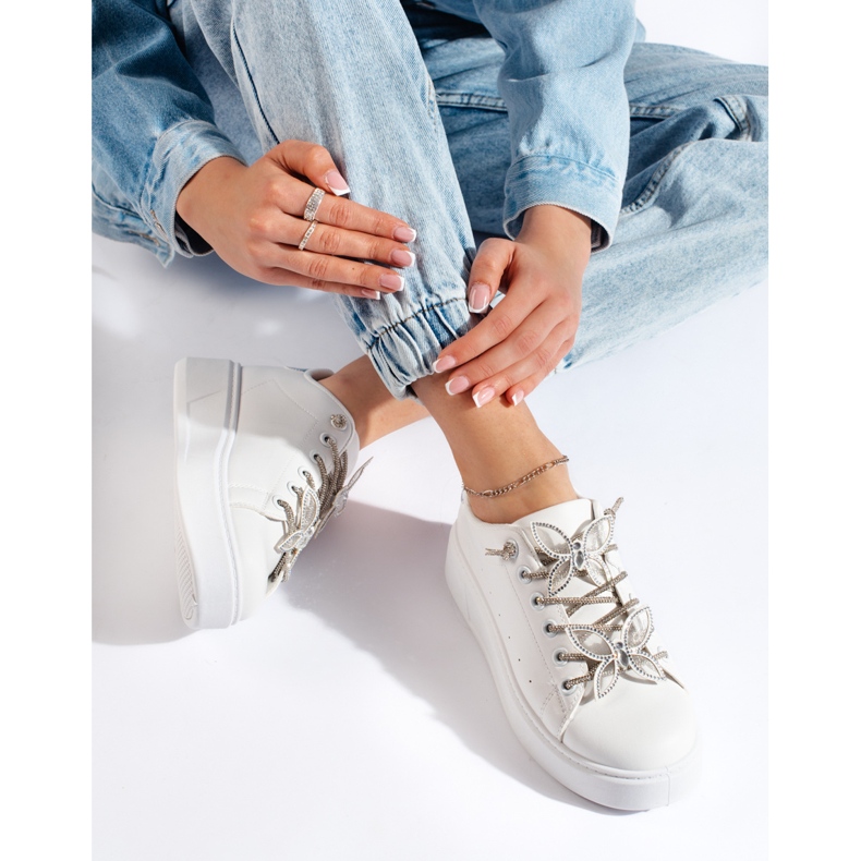 Scarpe sportive bianche con farfalle bianco 1