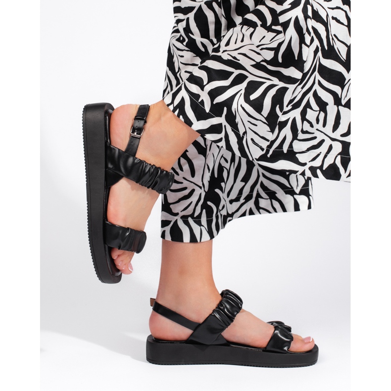 Sandali slip-on neri con plateau nero 2