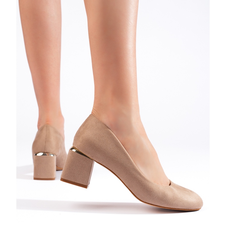 Décolleté in camoscio beige con tacco alto 2