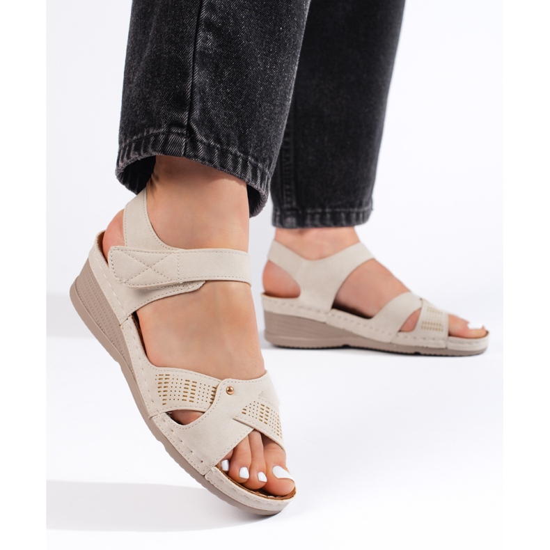 Sandali con zeppa beige da donna con velcro 1
