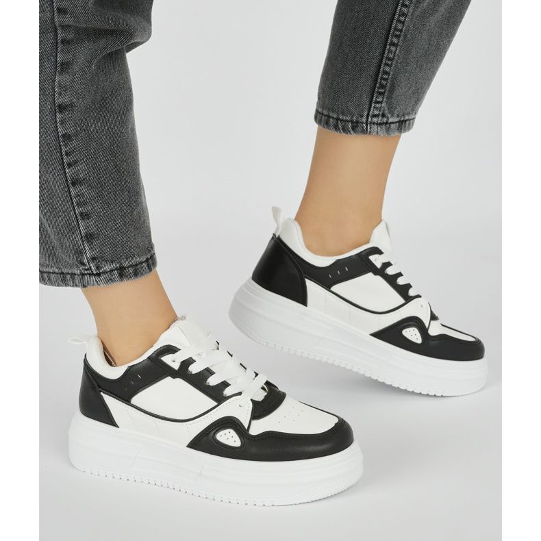 Scarpe sportive da donna nere con plateau nero 2