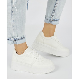Scarpe sportive da donna bianche con plateau bianca 1