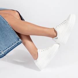 Sneakers bianche sulla piattaforma bianco 2
