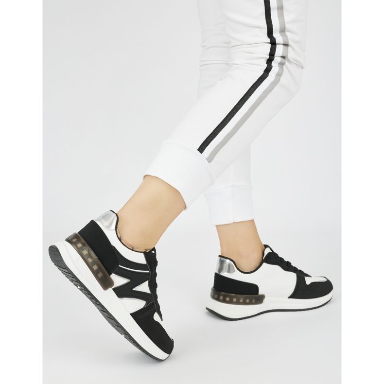 Comode sneakers da donna nere bianco 1
